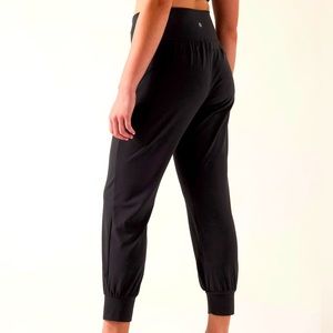 Athleta Jogger Distance Pants  Size Xsmall Black Zippered Pockets Woman’s